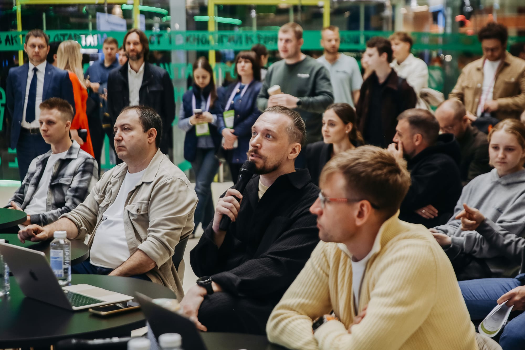 Выступление Дениса Медведева перед аудиторией Startup Village 2026