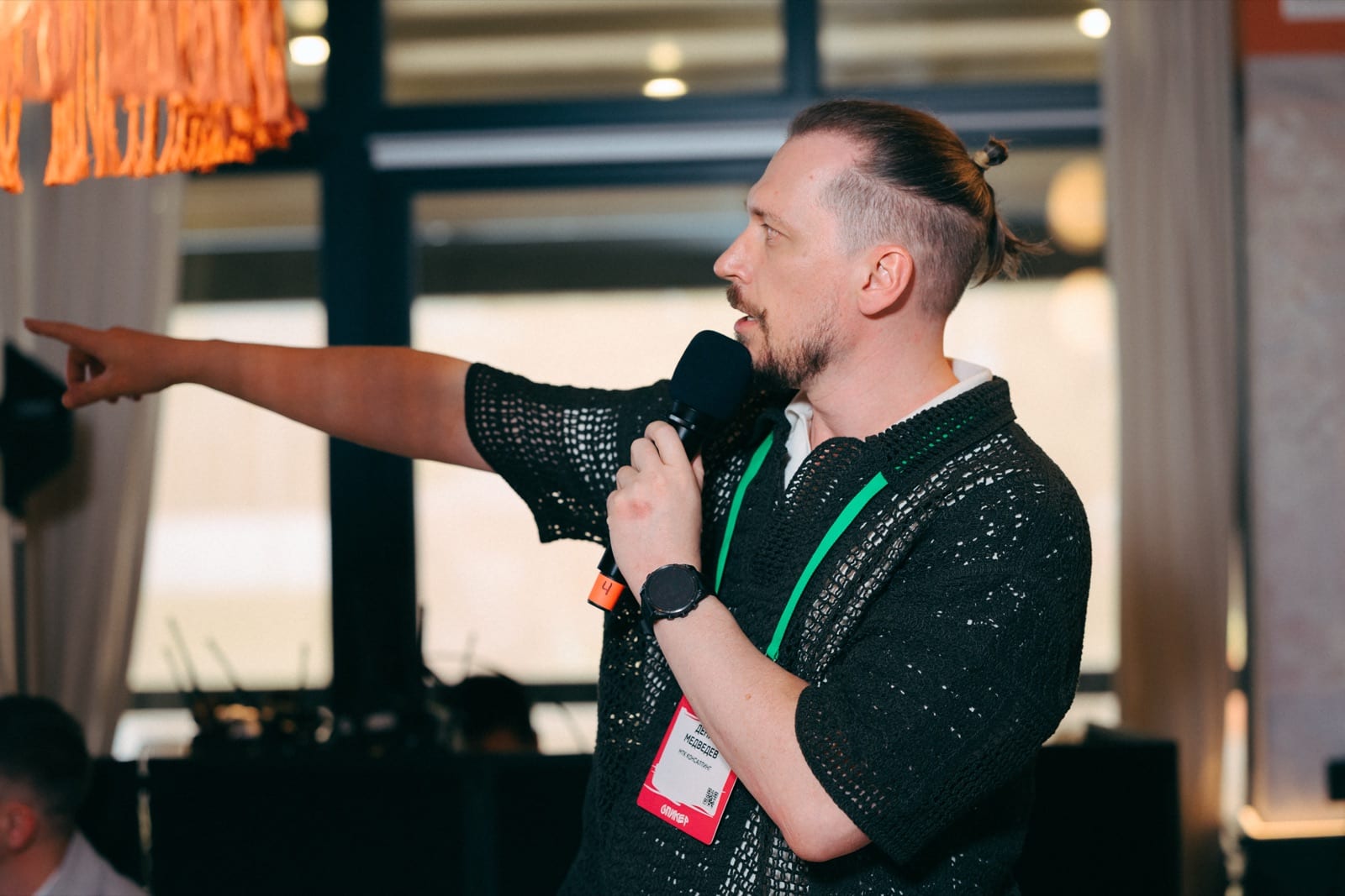 Денис Медведев выступает на Startup Village 2026